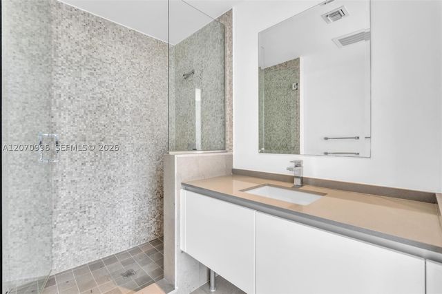 68 SE 6th St 1702, Miami, FL 33131