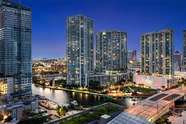 68 SE 6th St 1702, Miami, FL 33131
