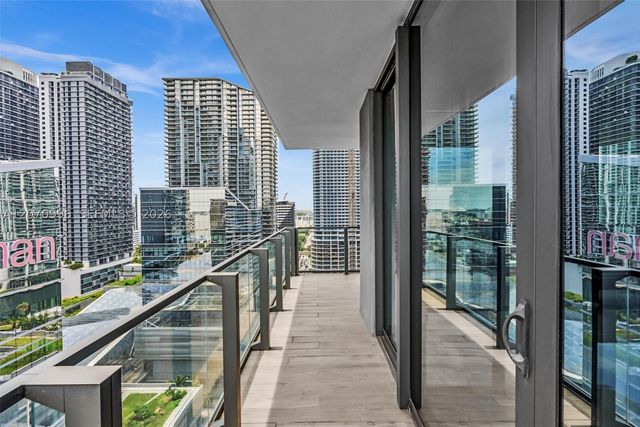 68 SE 6th St 1702, Miami, FL 33131