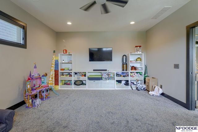2205 S 218 Street, Elkhorn, NE 68022