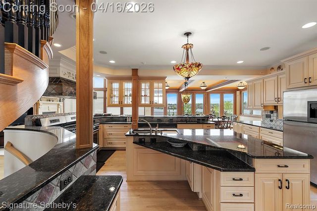 10611 Lighthouse Point, South Lyon, MI 48178