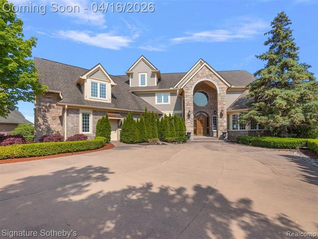 10611 Lighthouse Point, South Lyon, MI 48178