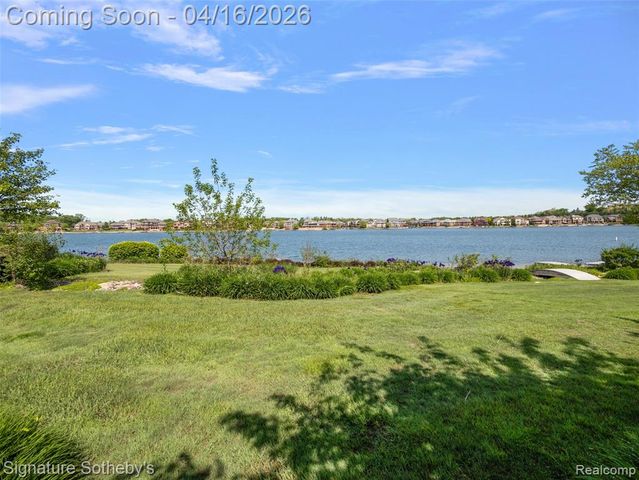 10611 Lighthouse Point, South Lyon, MI 48178