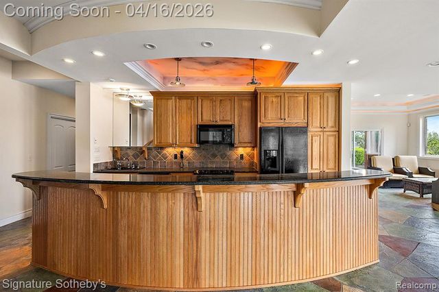 10611 Lighthouse Point, South Lyon, MI 48178