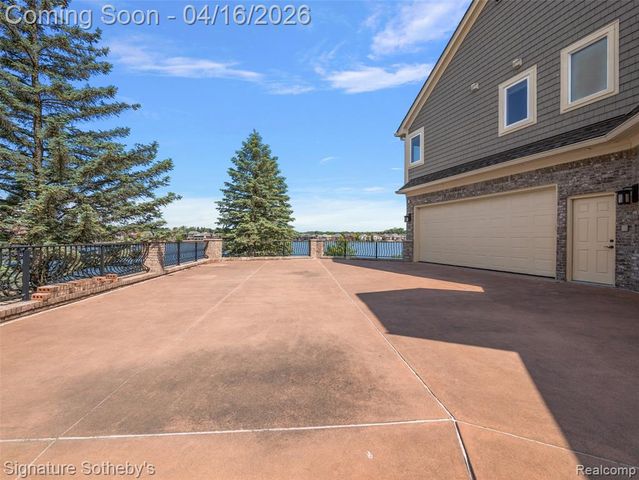10611 Lighthouse Point, South Lyon, MI 48178