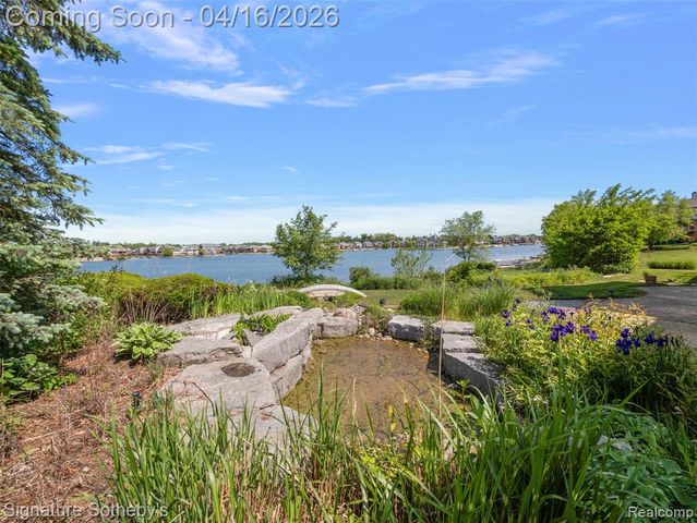 10611 Lighthouse Point, South Lyon, MI 48178