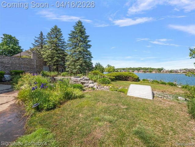 10611 Lighthouse Point, South Lyon, MI 48178