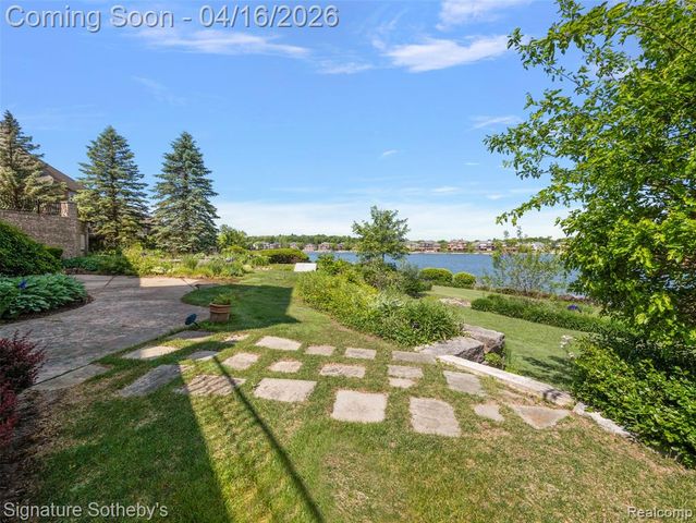 10611 Lighthouse Point, South Lyon, MI 48178