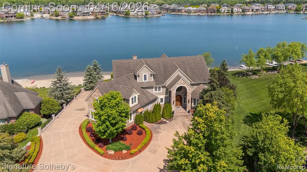 10611 Lighthouse Point, South Lyon, MI 48178