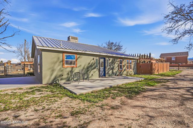 1705 Roadrunner Lane, Las Cruces, NM 88007