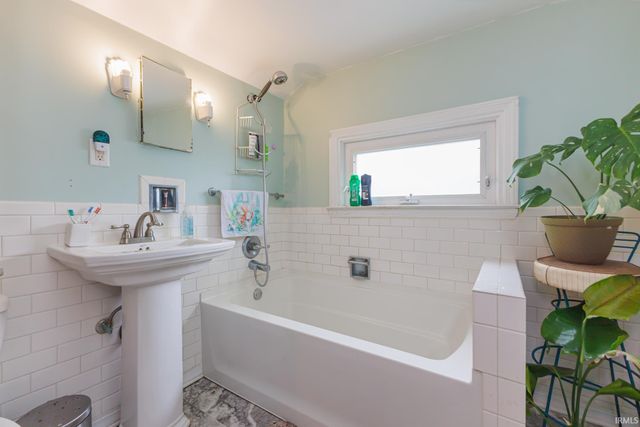 412 E Streeter Avenue, Muncie, IN 47303