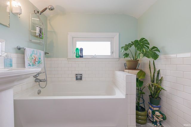 412 E Streeter Avenue, Muncie, IN 47303