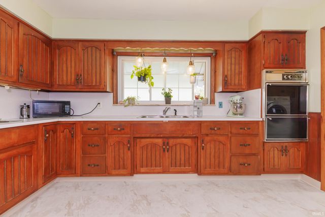 412 E Streeter Avenue, Muncie, IN 47303