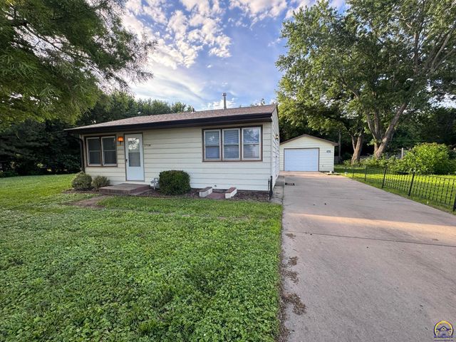 2708 NE Seward AVE, Topeka, KS 66616