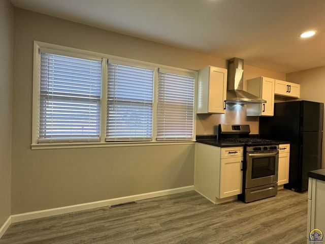 2708 NE Seward AVE, Topeka, KS 66616