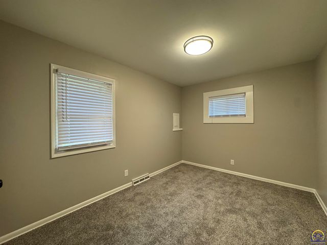 2708 NE Seward AVE, Topeka, KS 66616