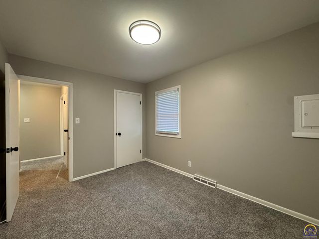 2708 NE Seward AVE, Topeka, KS 66616