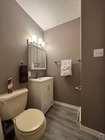 2708 NE Seward AVE, Topeka, KS 66616