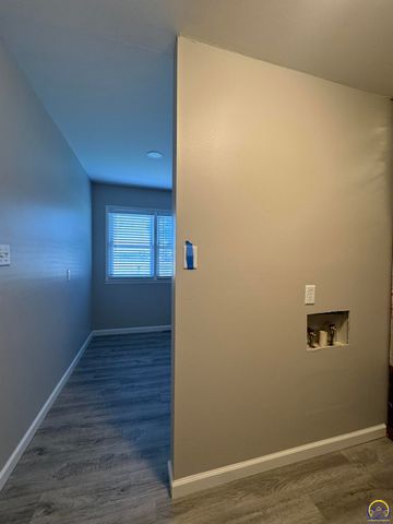 2708 NE Seward AVE, Topeka, KS 66616