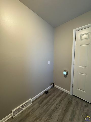 2708 NE Seward AVE, Topeka, KS 66616