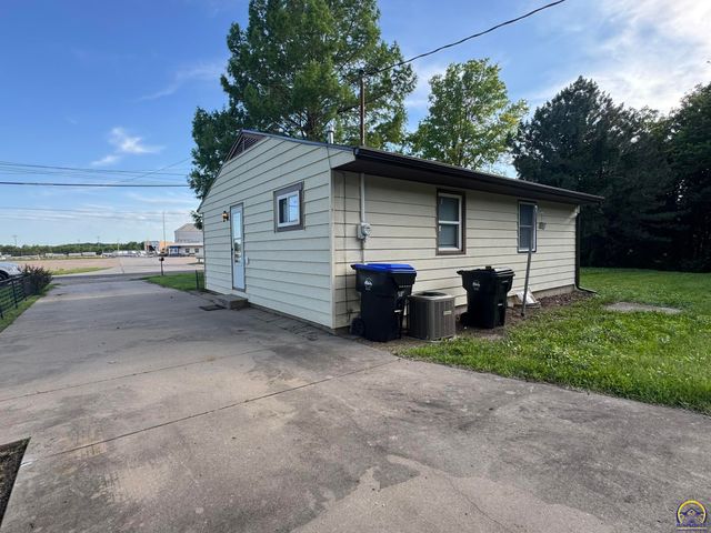2708 NE Seward AVE, Topeka, KS 66616