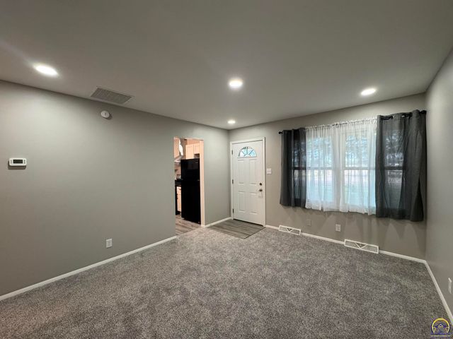 2708 NE Seward AVE, Topeka, KS 66616