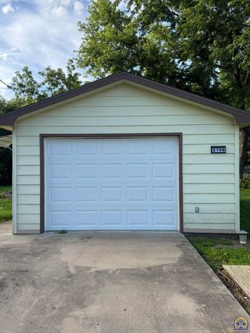 2708 NE Seward AVE, Topeka, KS 66616