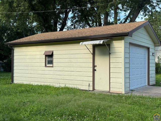 2708 NE Seward AVE, Topeka, KS 66616