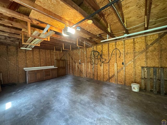 2708 NE Seward AVE, Topeka, KS 66616