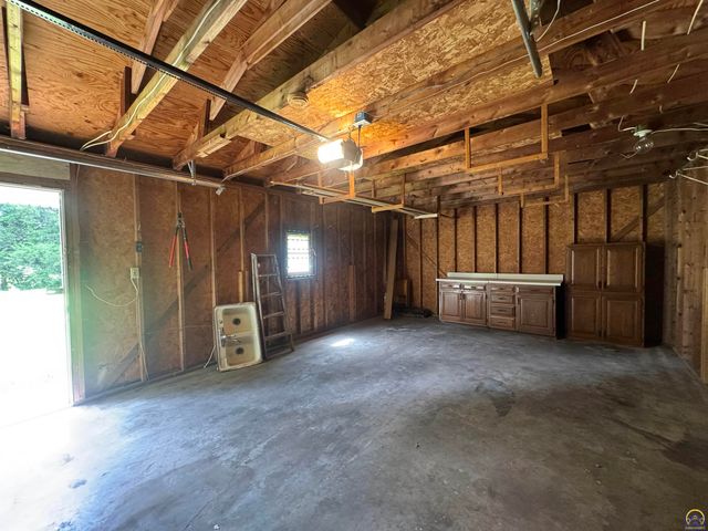 2708 NE Seward AVE, Topeka, KS 66616