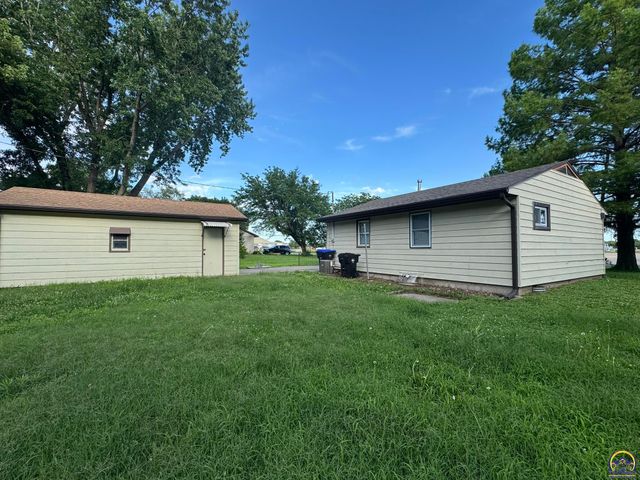 2708 NE Seward AVE, Topeka, KS 66616
