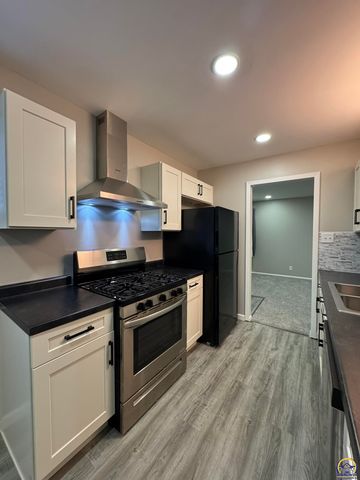 2708 NE Seward AVE, Topeka, KS 66616