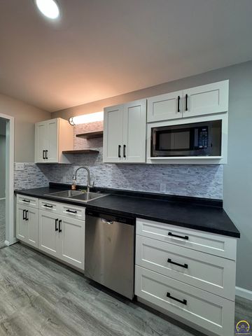 2708 NE Seward AVE, Topeka, KS 66616