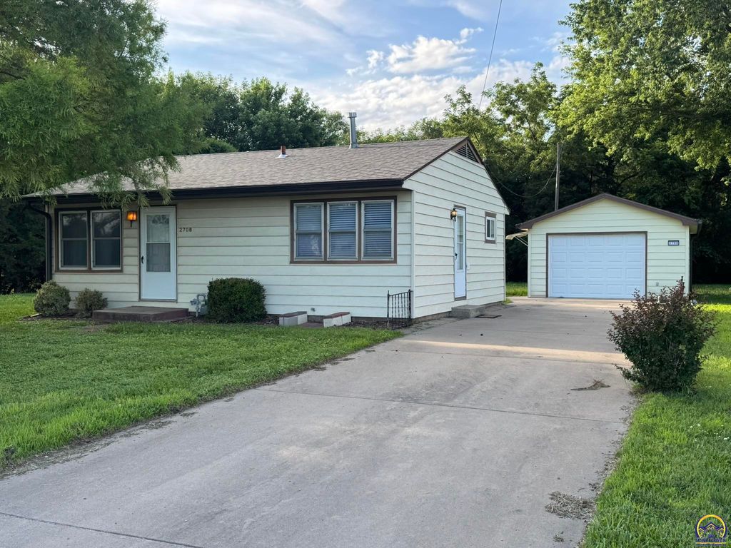 2708 NE Seward AVE, Topeka, KS 66616
