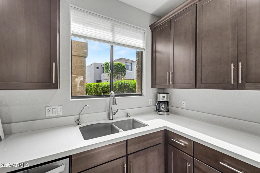 Image 11 of property listing at 13606 N CAMBRIA Drive 102, Fountain Hills, AZ 85268