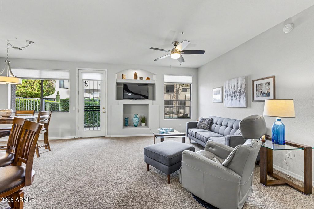 Image 4 of property listing at 13606 N CAMBRIA Drive 102, Fountain Hills, AZ 85268