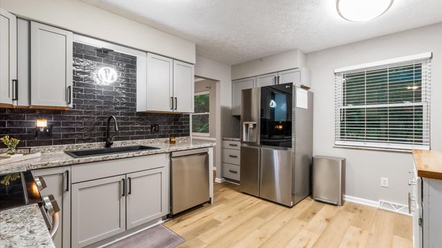 6641 Kennington Square S, Pickerington, OH 43147