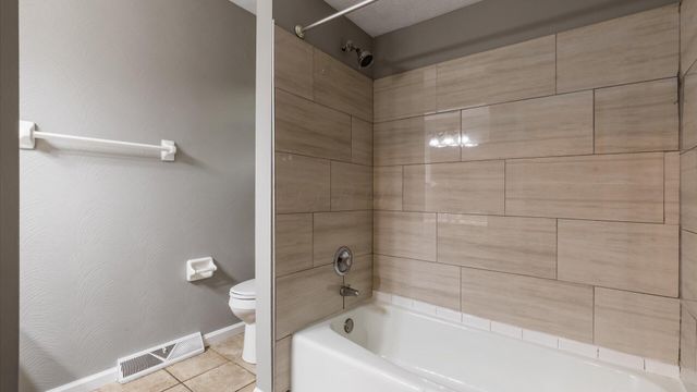 6641 Kennington Square S, Pickerington, OH 43147
