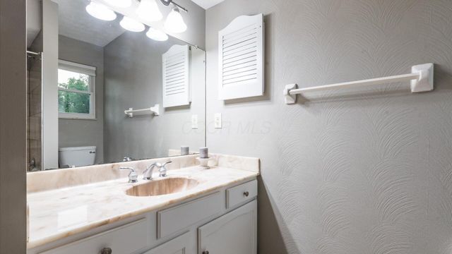 6641 Kennington Square S, Pickerington, OH 43147