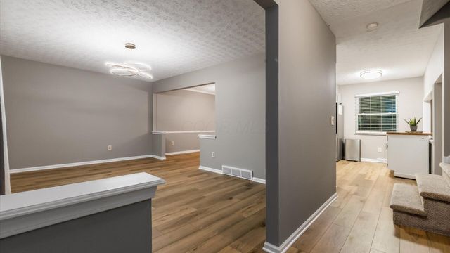 6641 Kennington Square S, Pickerington, OH 43147