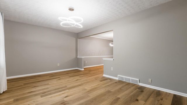 6641 Kennington Square S, Pickerington, OH 43147
