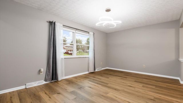 6641 Kennington Square S, Pickerington, OH 43147