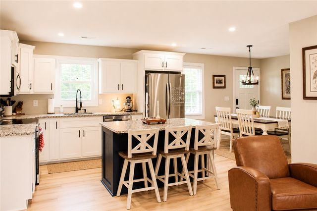 100 Meadowood Drive, Easley, SC 29640