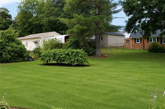 100 Meadowood Drive, Easley, SC 29640
