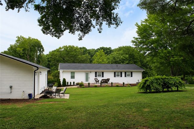 100 Meadowood Drive, Easley, SC 29640