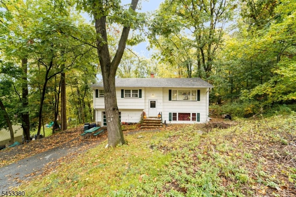 13 Alpine Dr, Kinnelon Boro, NJ 07405 — exterior