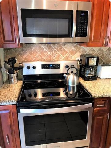 4411 E TRADEWINDS Avenue A-B, Lauderdale By The Sea, FL 33308