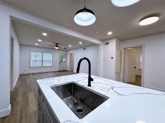 1912 Mcduffie, Houston, TX 77019
