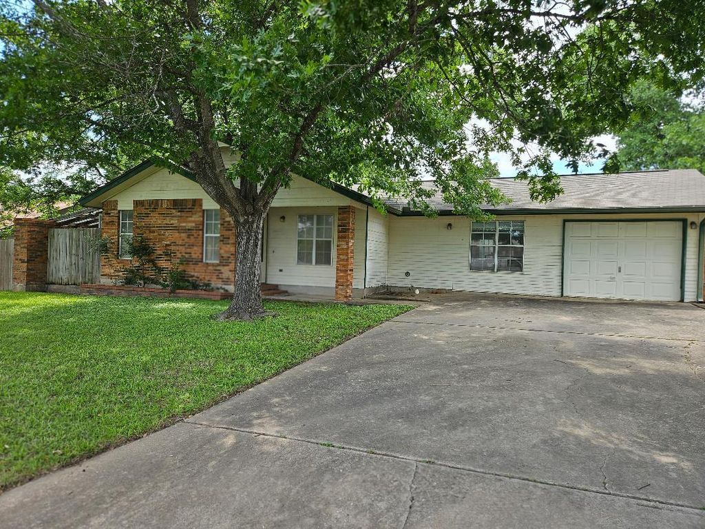 102 Stubblefield DR, Elgin, TX 78621