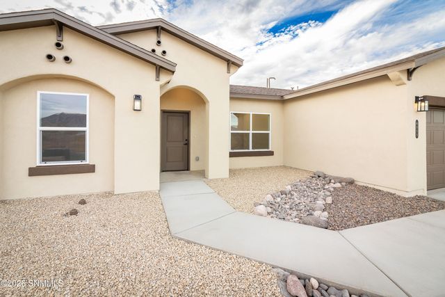 6555 Phoenix St Street, Las Cruces, NM 88012